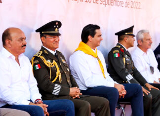 Alcalde de Reynosa recibe pañoleta de Conquistadores